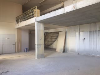 90 m² Store