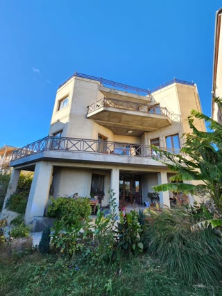 3-storey private house for sale.