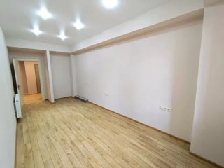 იყიდება 2 ოთახიანი ბინა საბურთალოზე