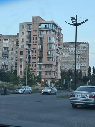 იყიდება 2 ოთახიანი ბინა ვარკეთილში
