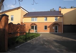 Продається будинок з ділянкою в Києві