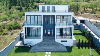 Country house for sale near Lisi Lake