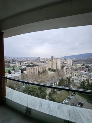 ქირავდება 3 ოთახიანი ბინა საბურთალოზე