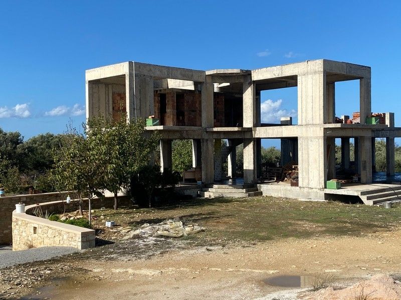 Μονοκατοικία 330τ.μ.