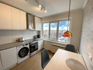 Sale of a 3-room apartment on Naukovaya Street