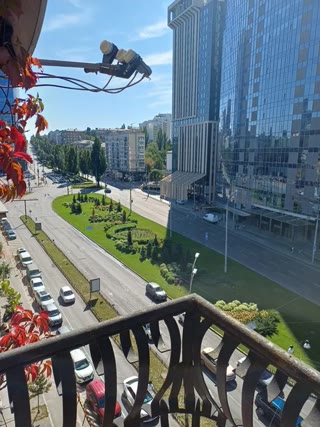 Sale of a 3-room apartment in the Center of Kyiv near Palats Sportu metro and Gulliver shopping mall