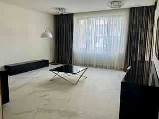 იყიდება 6 ოთახიანი ბინა ბაგებში