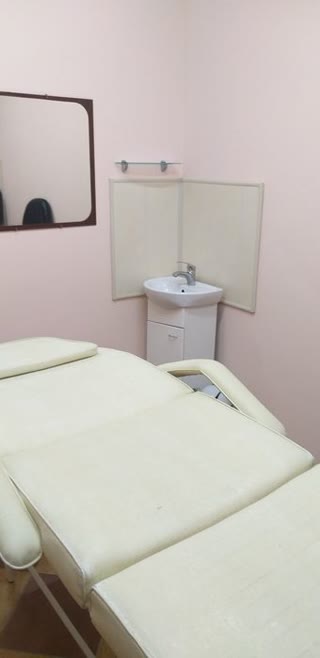 Аренда кабінету косметолога та робоче місце майстра перукаря