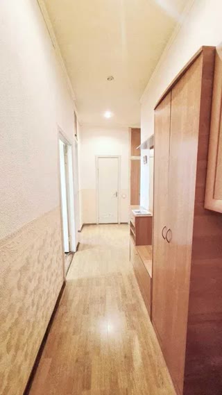 Продаж 2-кімнатної квартири в центрі — біля метро Палац Україна