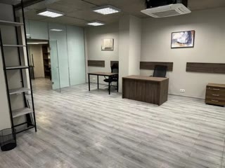 ქირავდება საოფისე კომერციული ფართი საბურთალოზე