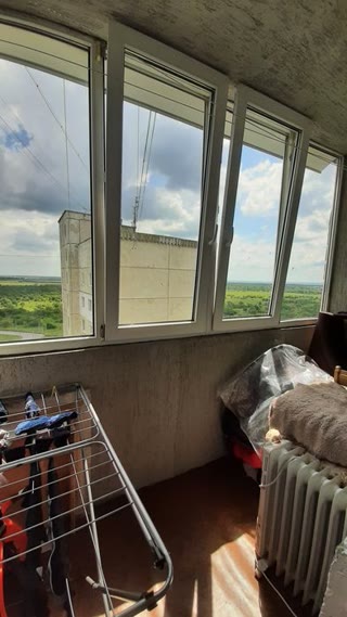 Продам 3-х кімнатну квартиру 70 кв + 2 балкони. Горизонт.