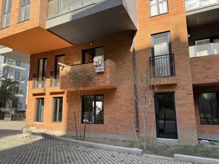 Сдается в аренду помещение площадью 863 кв. м в Сабуртало, в центре города