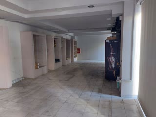 150 m² Store