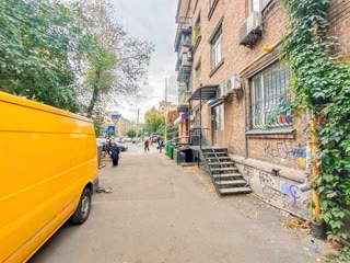 Sale of a facade premises, Mezhyhirskaya St., metro station "Taras Shevchenko"