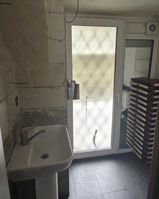 Продаж фасадне комерційне приміщення 57 м² у самому серці Києва — ідеальне для магазину, салону, офісу, кафе чи іншого вільного призначення