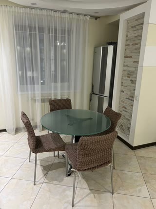 Продаж 3-кімнатна квартира біля метро Позняки