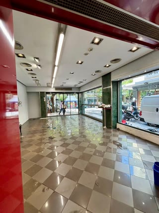 145 m² Store