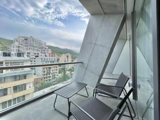 ქირავდება 3 ოთახიანი ბინა ვაკეში