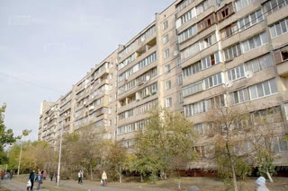 Продаж 1-кімнатної квартири на Троєщені