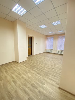 Аренда помещения в центре площа Поезії