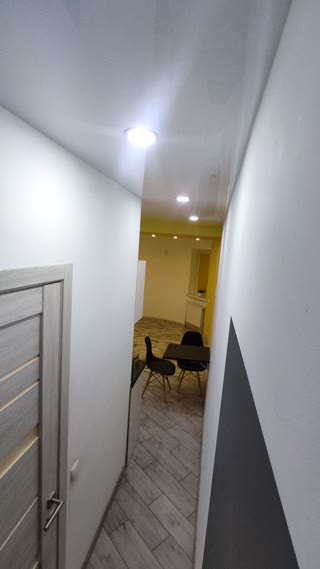 Продам 1к студию на Защитников Украины