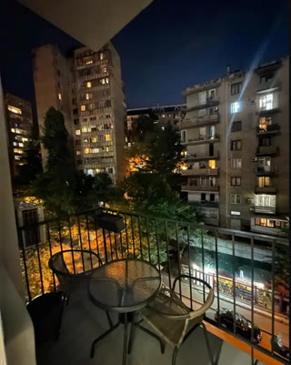 ქირავდება 2 ოთახიანი ბინა ვაკეში