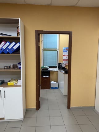Продам комерційну нерухомість у бізнес-центрі Тетріс
