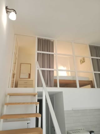 Sale of a 2-level apartment in the Crystal Springs residential complex