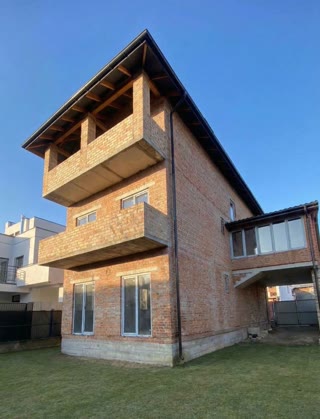 Продаж 3-поверхового будинку на вул. Очаківській, Шевченківський район, Львів