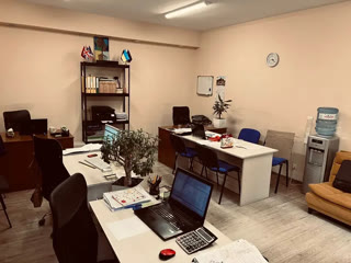 ქირავდება საბურთალოზე    საოფისე კომერციული ფართი