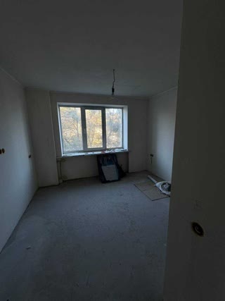 Продаж 3-кімнатної квартири біля НАУ та Парку Відрадний — зручно до центру Києва!