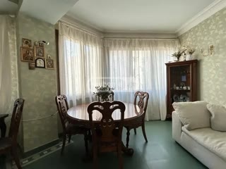 იყიდება ოროთახიანი ბინა ვაკეში