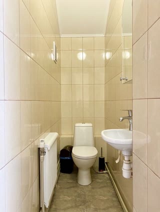 Продам 3 этажное отдельно стоящее здание в самом центре города