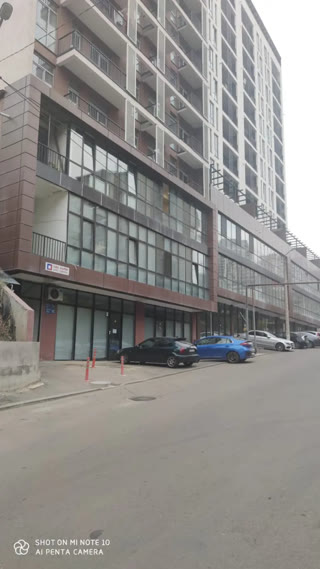 იყიდება სავაჭრო კომერციული ფართი საბურთალოზე