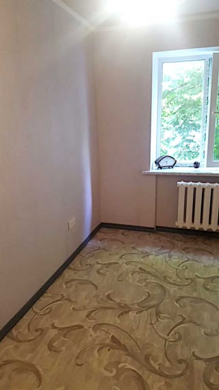 продам 2х кімнатну квартиру в центрі Лозової