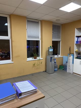 Продам комерційну нерухомість у бізнес-центрі Тетріс