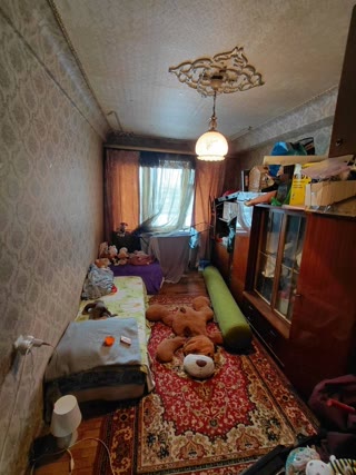 Sale of a 2-room apartment near Livoberezhna metro