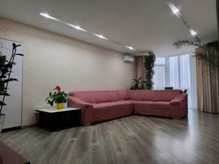 Продаж 3 кімнатної квартири у новобудові біля метро