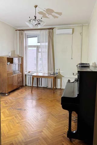 Продаж 2-кімнатної квартири в центрі — біля метро Палац Україна