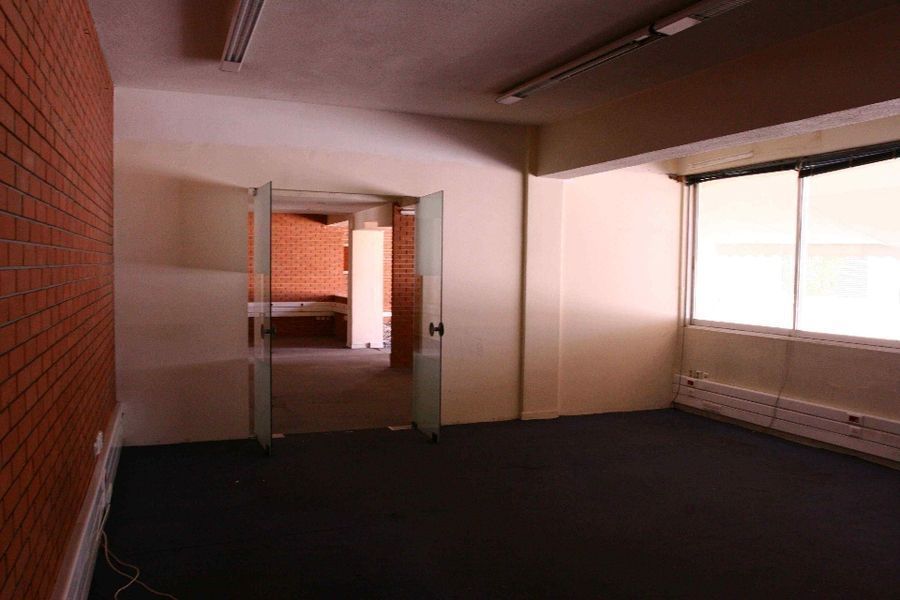 Κτίριο επαγγελματικών χώρων 2000τ.μ.