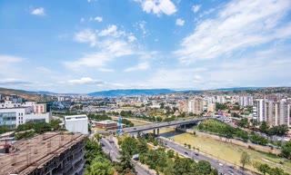 ქირავდება 4 ოთახიანი ბინა საბურთალოზე
