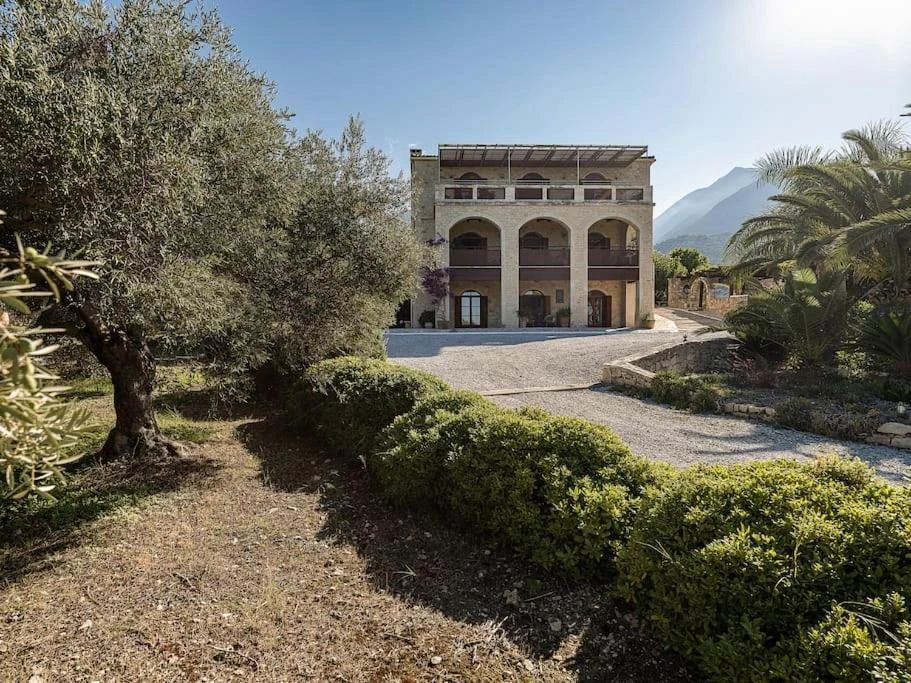 322 m² Villa
