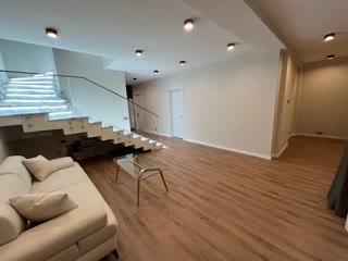 იყიდება 6 ოთახიანი ბინა ვაკეში
