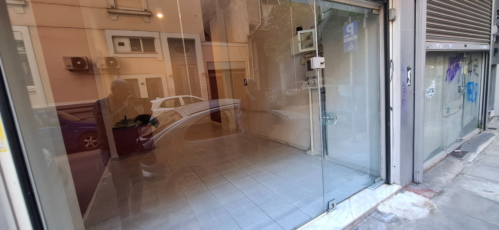 Store of 50 m²
