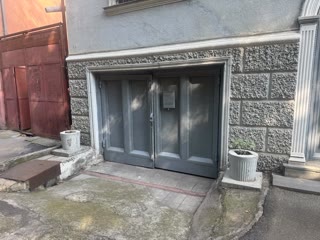 A 7-room private house is for sale in the Isani district.