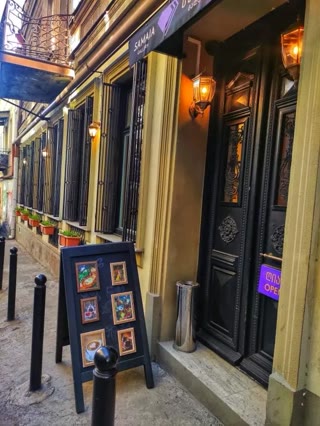 Restaurant commercial space for sale in Sololaki