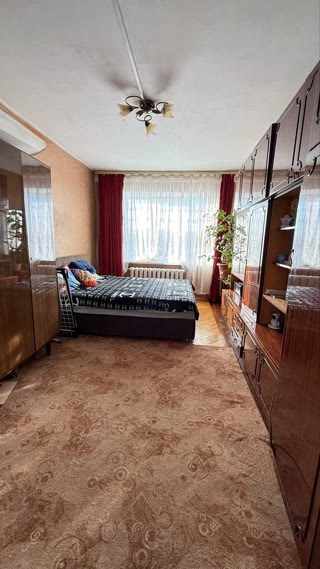 Продаж 3-кімнатної квартири на Троєщені