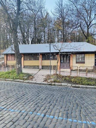 Продаж окремостоячого приміщення Галицький район Львів