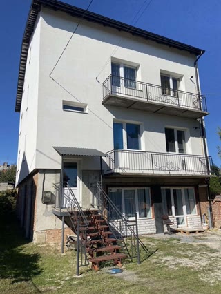 Продаж 3-поверхового будинку на вул. Втіха, Львів