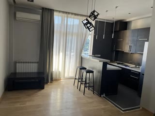 იყიდება 3 ოთახიანი ბინა საბურთალოზე